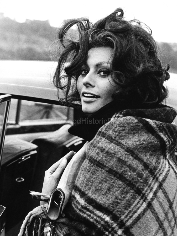 Sophia Loren 1972 2 WM.jpg